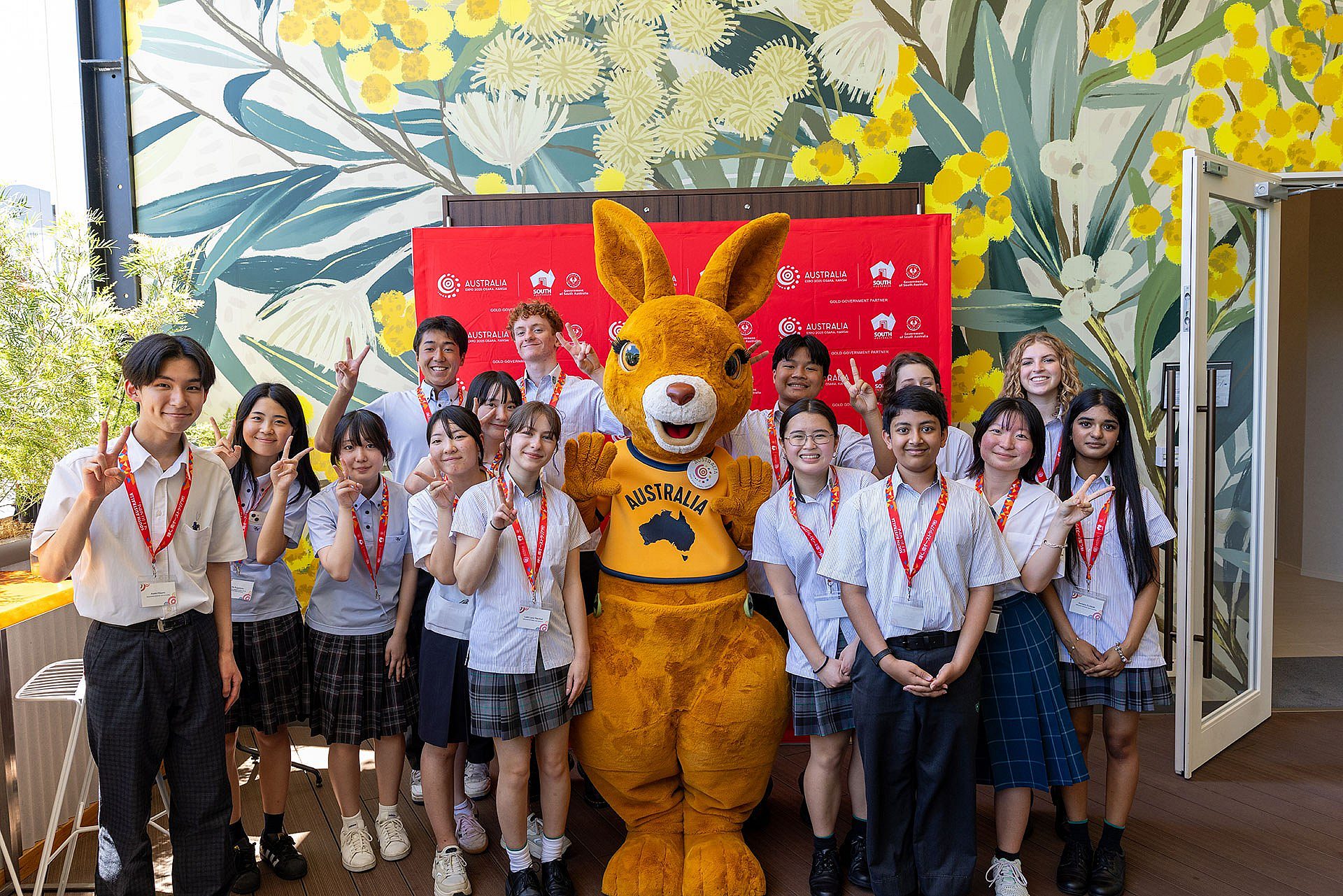 0719 67 kangaroo and students