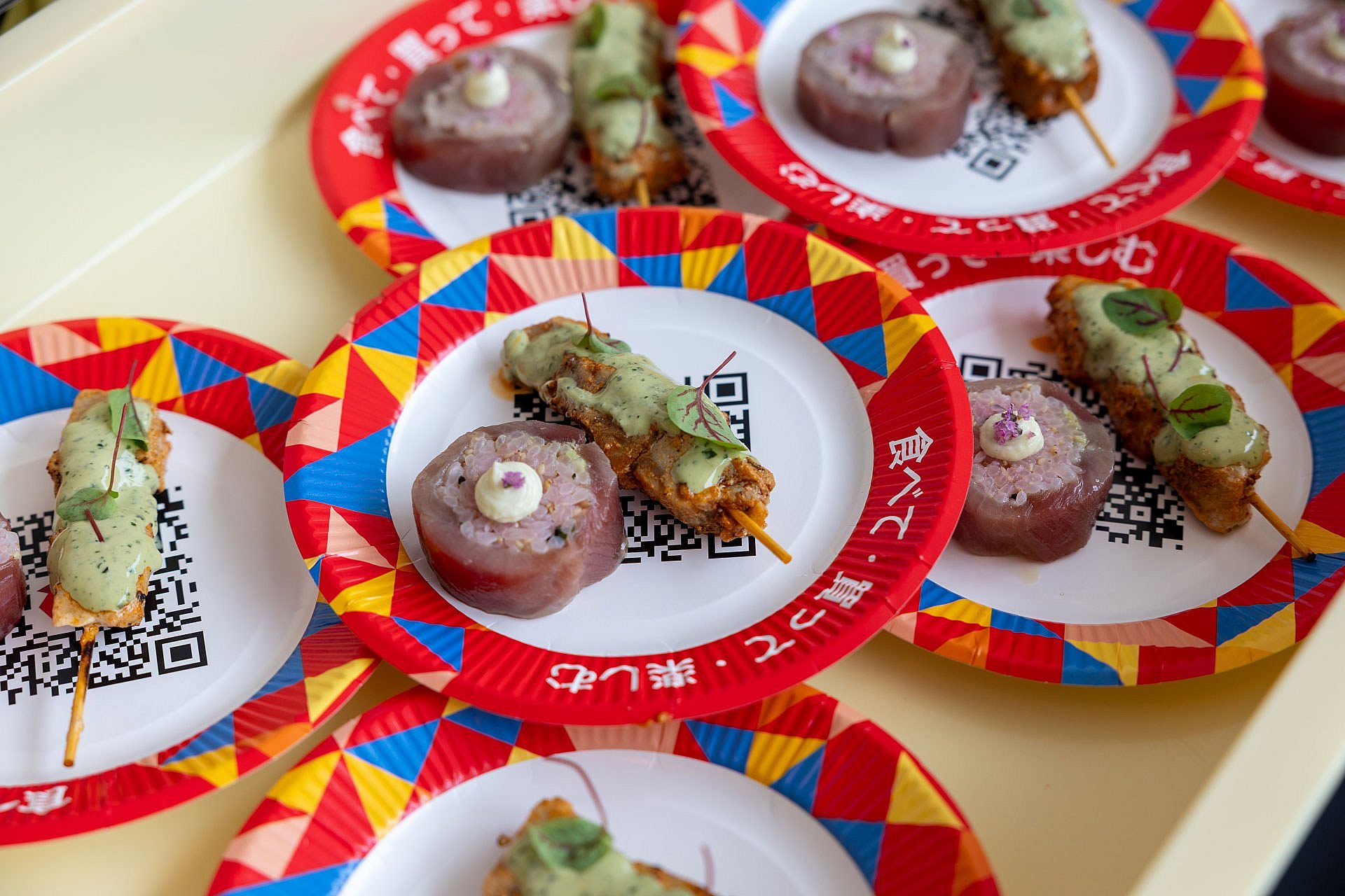 0611 401 Tuna plates